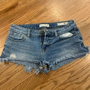 Bullhead denim cutoff shorts